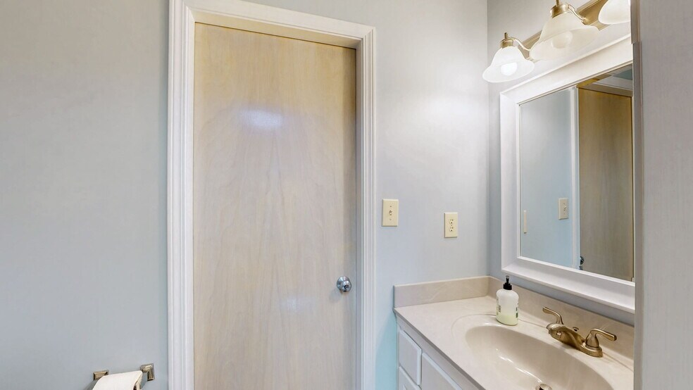 More Photos Of 1701 Spring St, Jeffersonville Medical For Sale