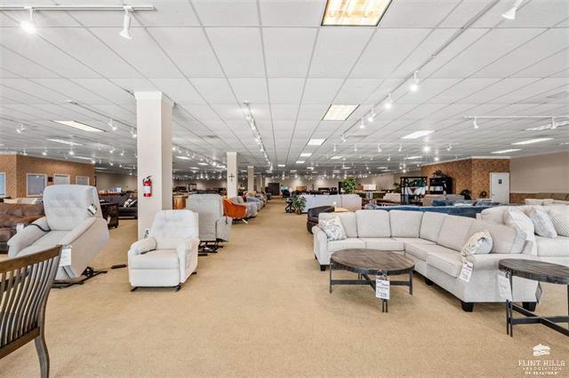 More Photos Of 101 E Lafayette Ave, Abilene Storefront For Sale