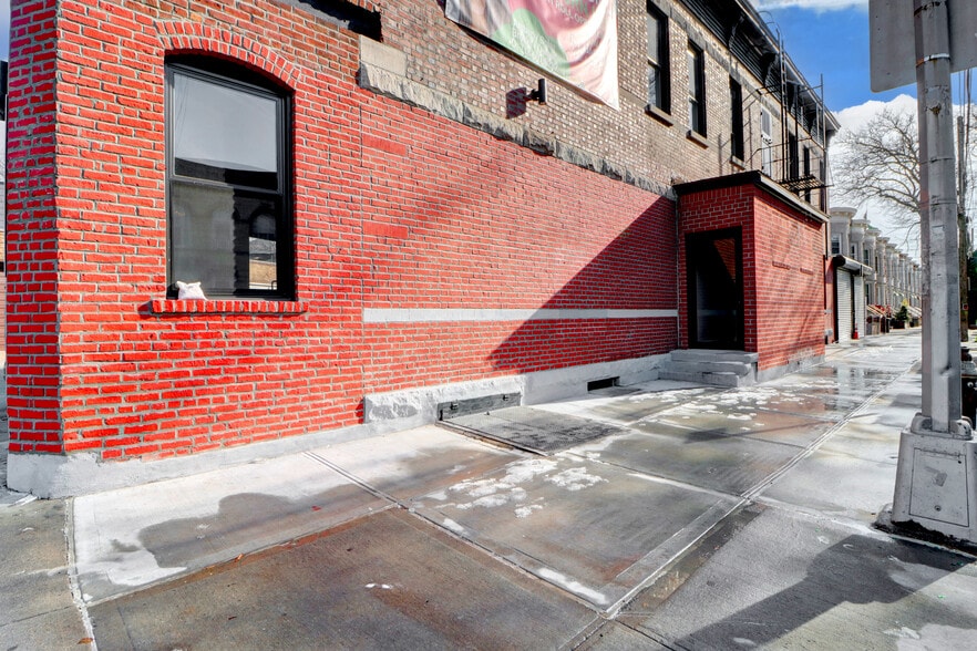 More Photos Of 7416 Cypress Hills St, Glendale Manufacturing For Sale