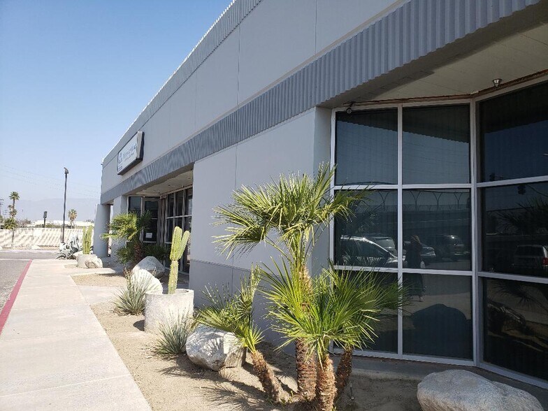More Photos Of 2211 S Hunts Ln, San Bernardino Showroom For Lease