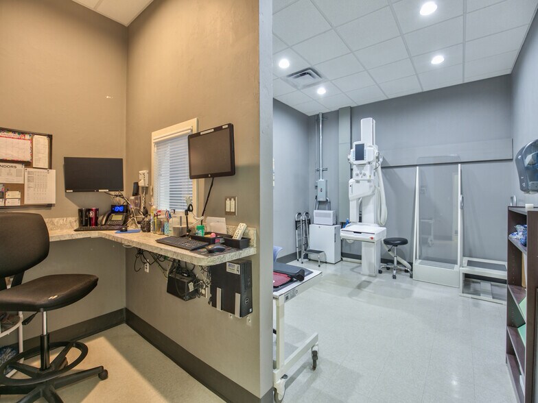 More Photos Of 1981 Capital Cir NE, Tallahassee Medical For Lease