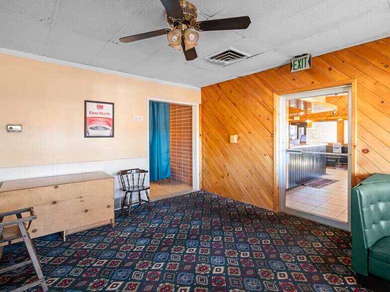More Photos Of 1225 S State St, Salina Hotel For Sale