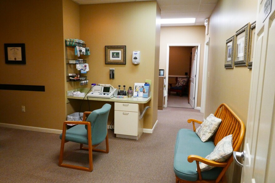 More Photos Of 142 Linden Dr, Winchester Office For Sale