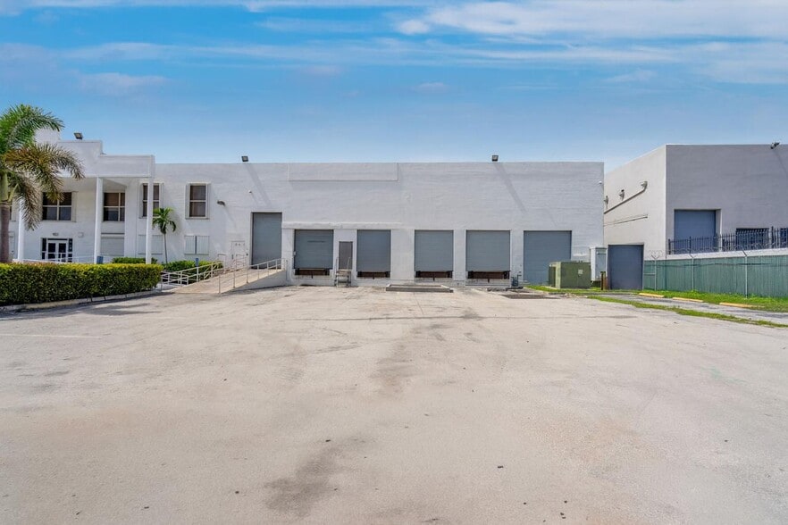 Primary Photo Of 12800 NW 38th Ave, Opa Locka Warehouse For Lease
