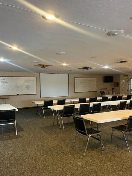 More Photos Of 307 W Sisters Park Dr, Sisters Warehouse For Sale