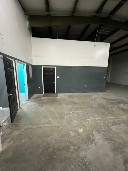 More Photos Of 5592 W San Madele Ave, Fresno Warehouse For Lease