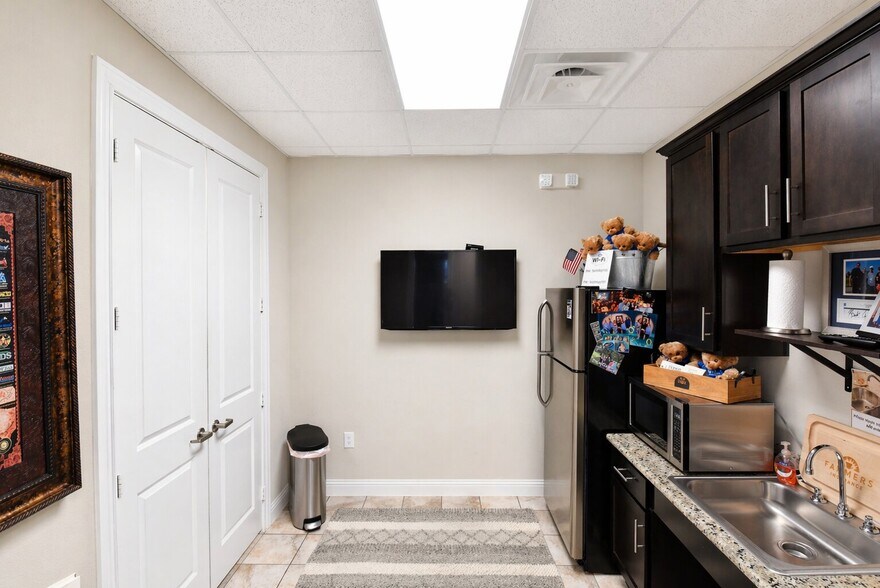 More Photos Of 3900 S Stonebridge Dr, McKinney Medical For Lease