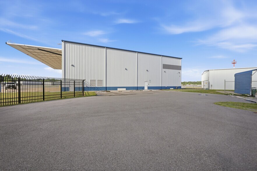 More Photos Of 451 Airport Rd, Greenville Airplane Hangar For Lease
