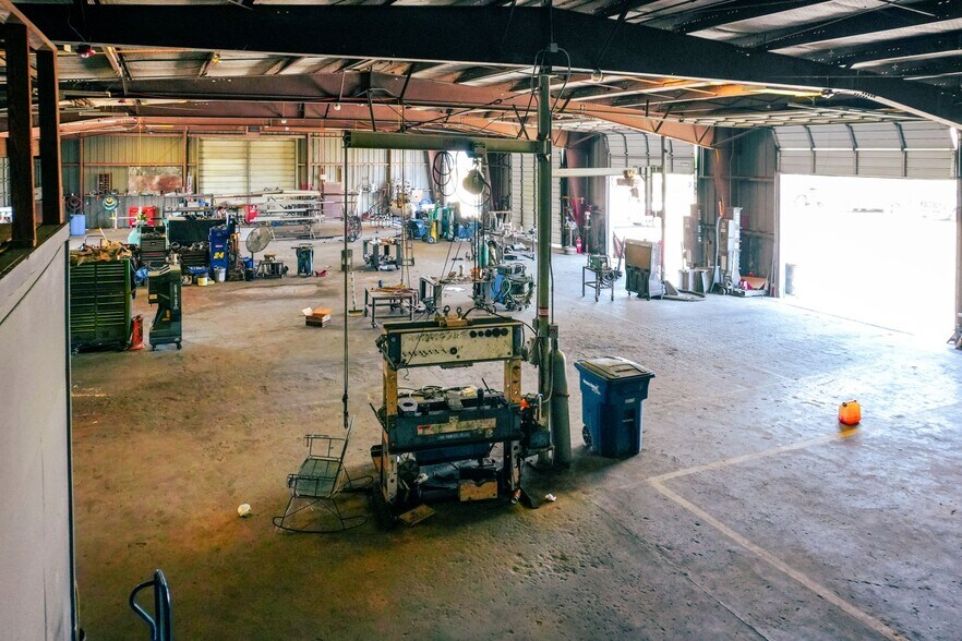 More Photos Of 6550 Leopard St, Corpus Christi Warehouse For Sale