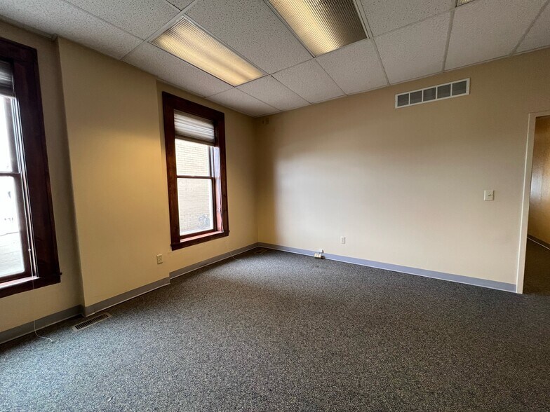 More Photos Of 111 N Main St, Adrian Office Residential For Lease