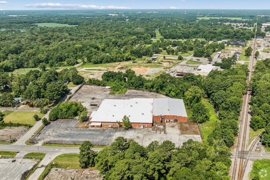 More Photos Of 500 S Chippewa St, Lumberton Warehouse For Sale