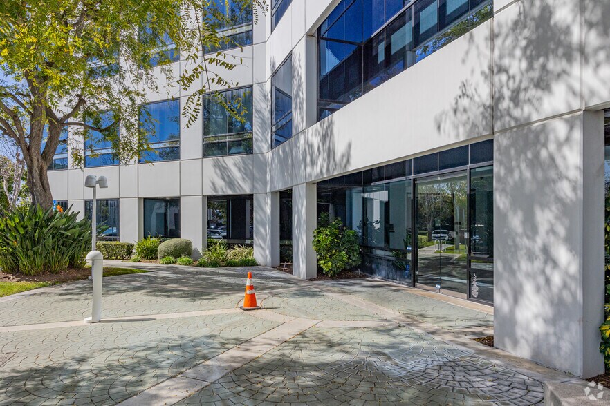 More Photos Of 10805 Holder St, Cypress Office For Lease