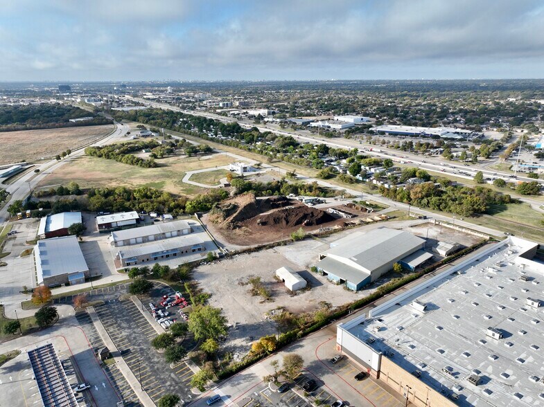 More Photos Of 6000 Split Trail Rd, Plano Warehouse For Lease