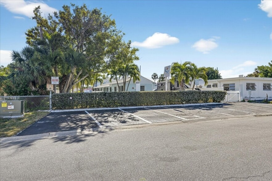 More Photos Of 523 72nd Ave, St Pete Beach Hotel For Sale