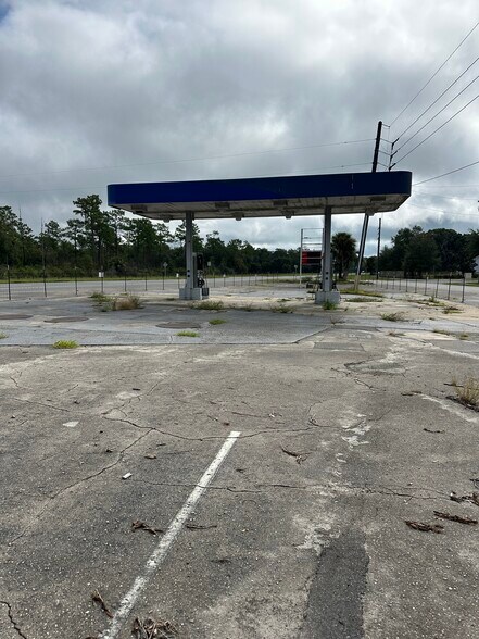 More Photos Of 6023 Kingsley Lake Dr, Starke Service Station For Sale