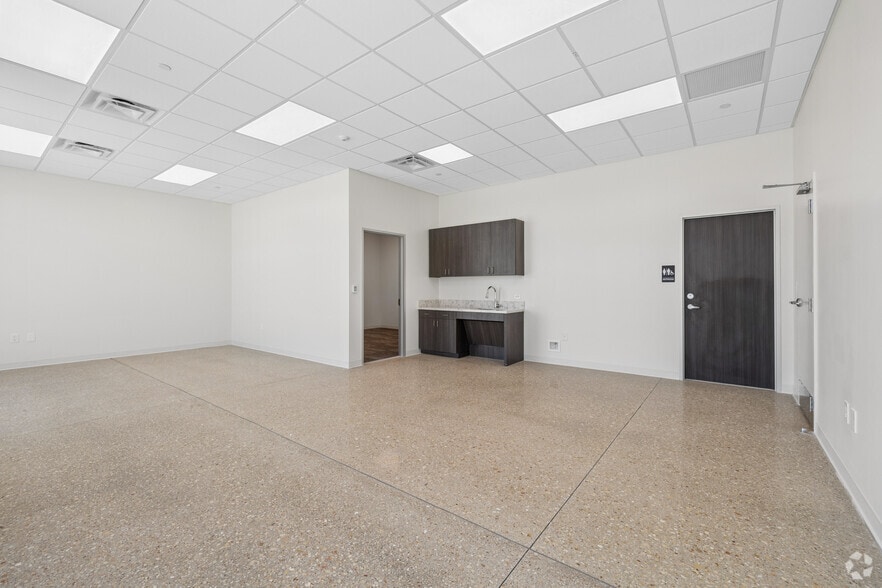 More Photos Of 19150 Marketplace Ave, Kyle Manufacturing For Lease