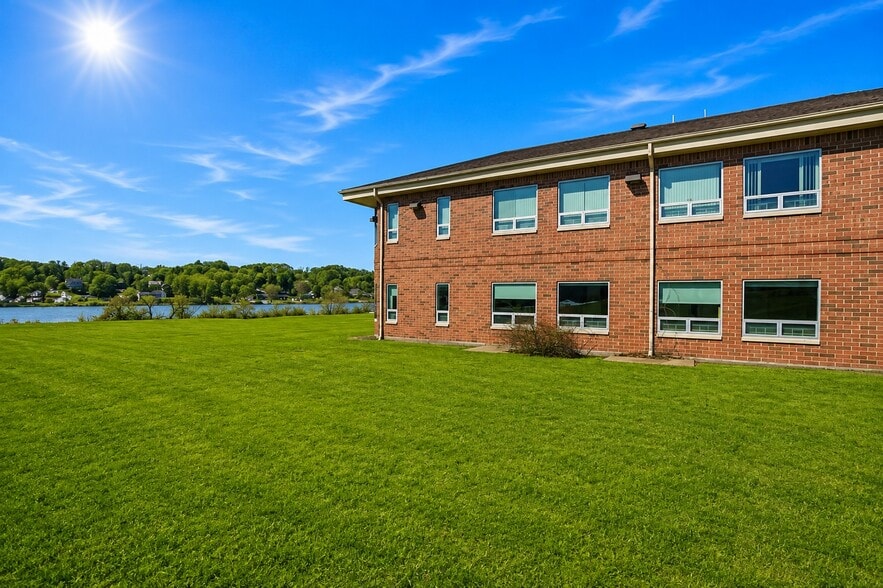 More Photos Of 19 John Clarke Rd, Middletown Office For Sale