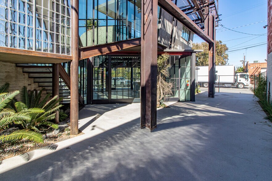 More Photos Of 3050 S La Cienega Blvd, Culver City Storefront Retail Office For Sale