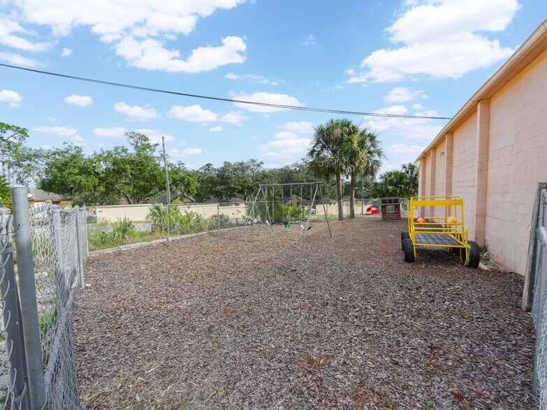 More Photos Of 9415 SE Maricamp Rd, Ocala Storefront Retail Office For Sale