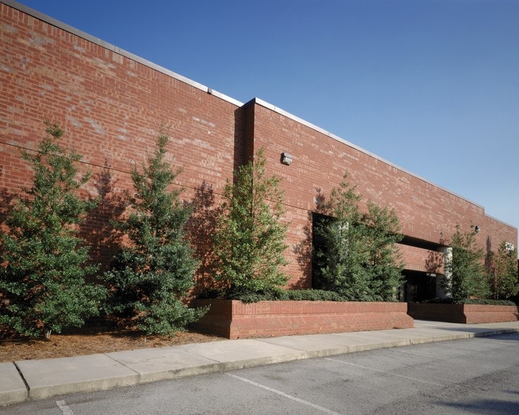 More Photos Of 6356 Corley Rd, Peachtree Corners Warehouse For Lease