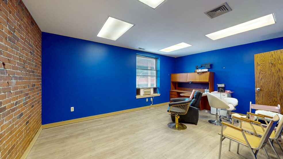 More Photos Of 68 Center St, Waterbury Storefront Retail Residential For Sale