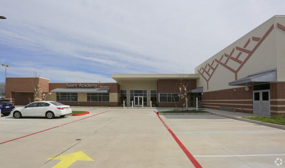 More Photos Of 4835 Highway 6, Missouri City Coworking Space