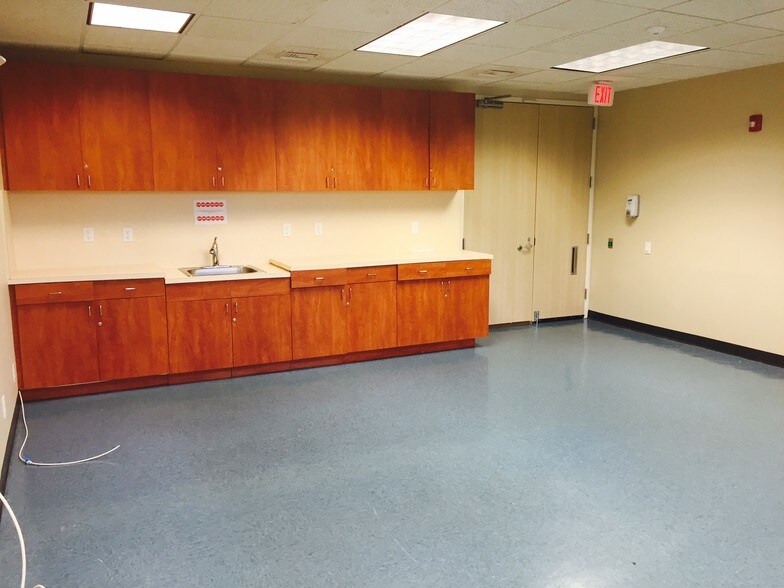 More Photos Of 16853-16855 NE 2nd Ave, North Miami Beach Office For Lease