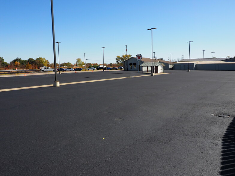 More Photos Of 9430 N Karen Dr, Mooresville Light Distribution For Lease