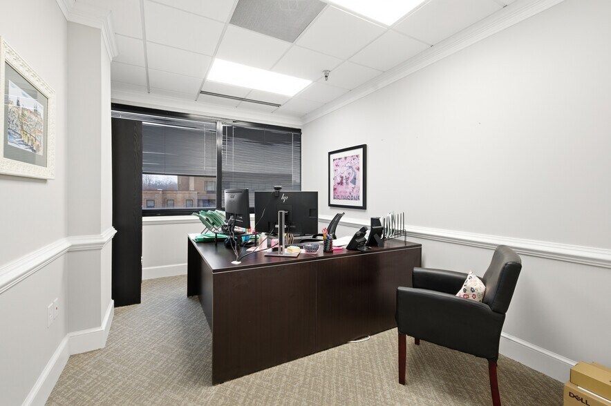 More Photos Of 4084 University Dr, Fairfax Office For Sale