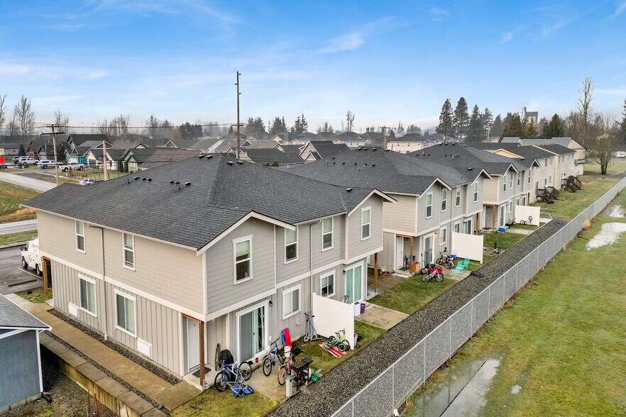 More Photos Of 412 Front St, Sumas Apartments For Sale