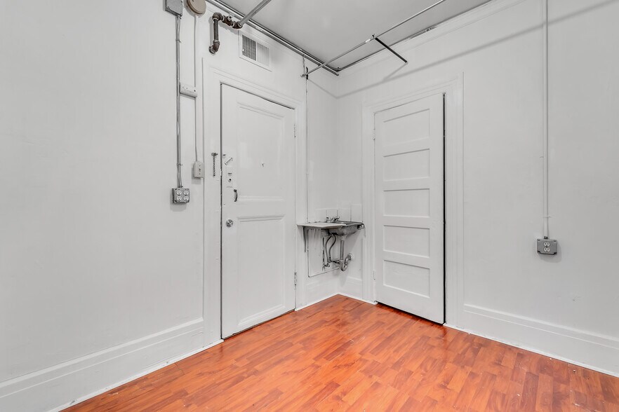 More Photos Of 438-440 Broadway, San Francisco Storefront Retail Residential For Sale