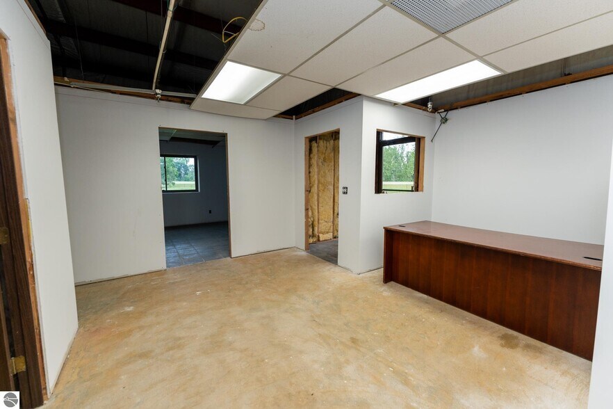 More Photos Of 910 Industrial Dr, Mount Pleasant Warehouse For Sale