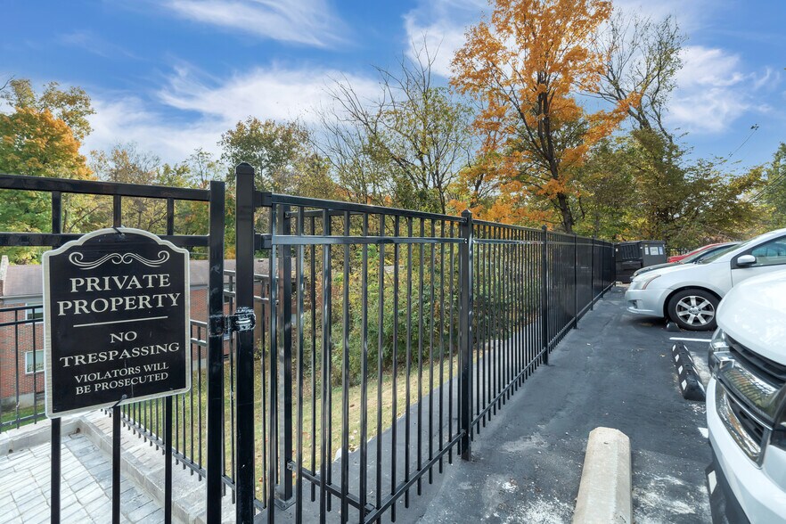 More Photos Of 401 Kenilworth Rd, Louisville Apartments For Sale