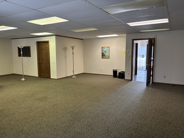 More Photos Of 1000 8th St SE, Detroit Lakes Office For Lease