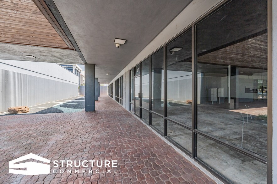 More Photos Of 2629 N Stemmons Fwy, Dallas Unknown For Lease
