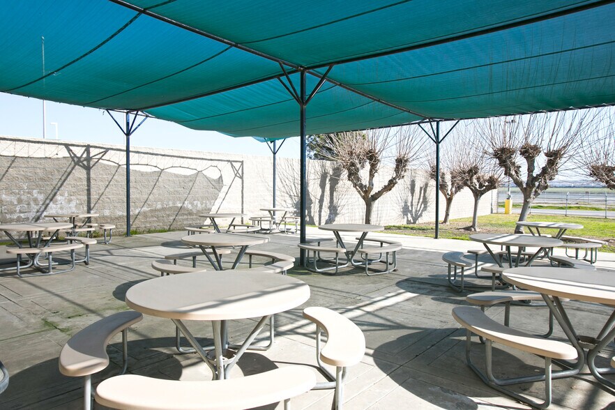 More Photos Of 1700 Schuster Rd, Delano Distribution For Lease