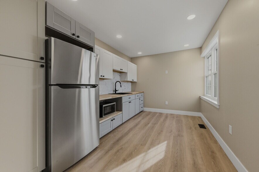 More Photos Of 2101 N Dupont Hwy, New Castle Freestanding For Sale