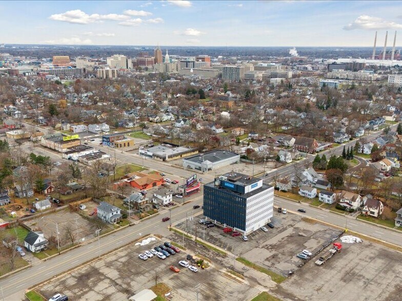 More Photos Of 1100 W Saginaw St, Lansing Medical For Sale