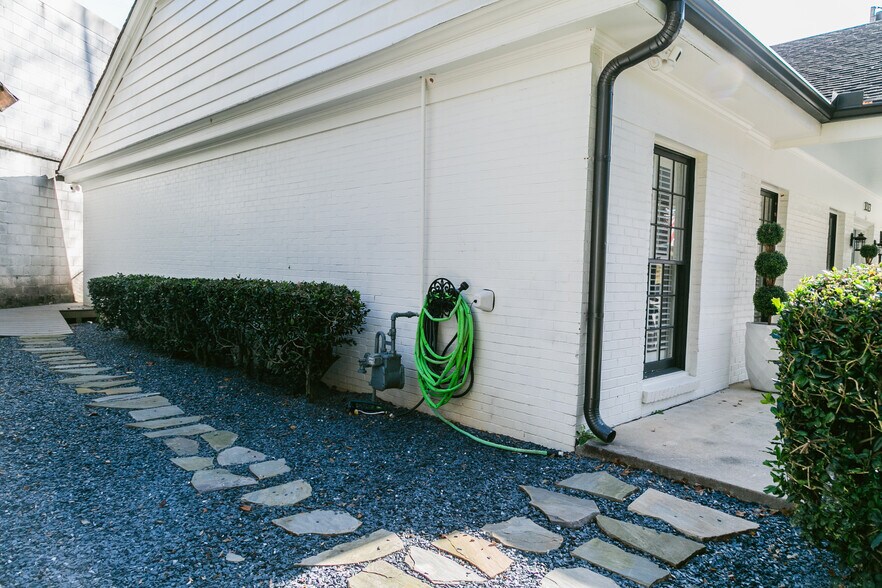 More Photos Of 1513 Oak Grove Rd, Decatur Office For Sale