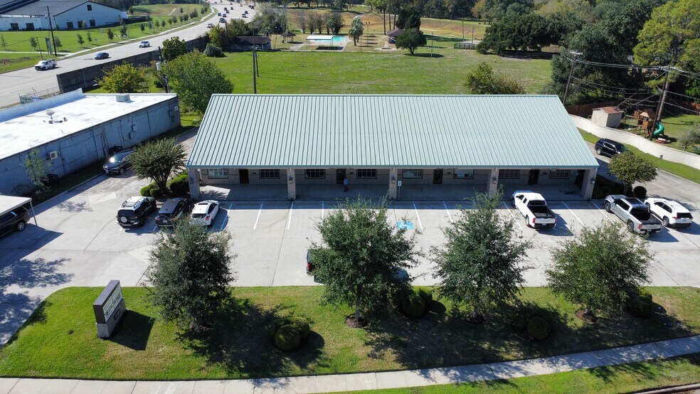 More Photos Of 17130 Townes Rd, Friendswood Warehouse For Lease