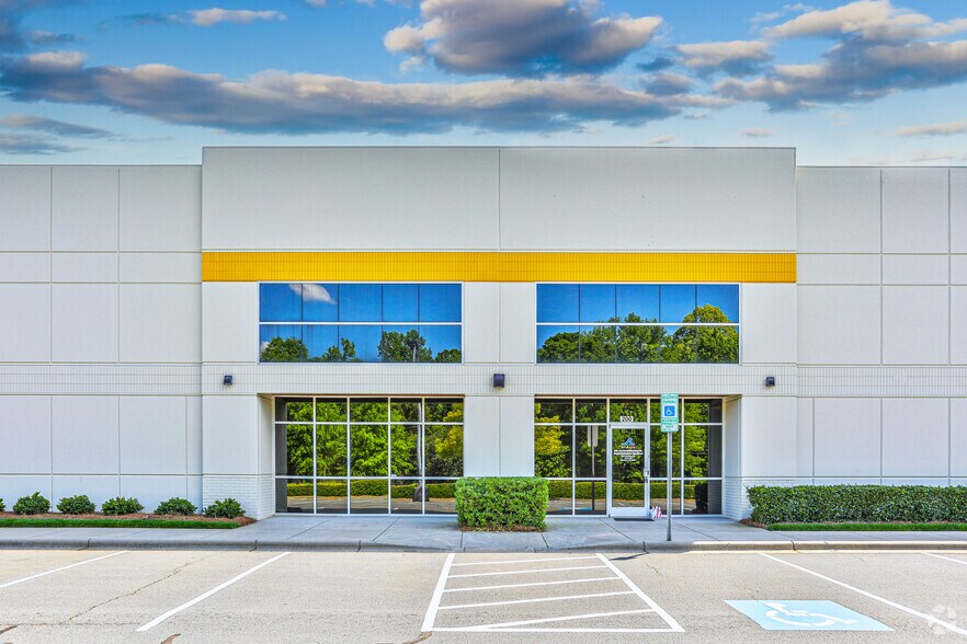 More Photos Of 3845 Shopton Rd, Charlotte Light Distribution For Lease