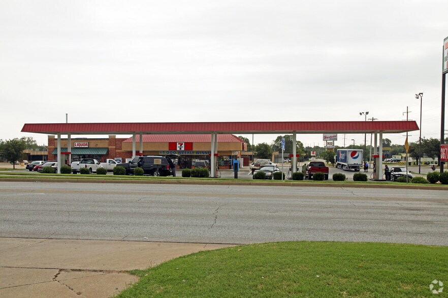 Primary Photo Of 4300 S Bryant Ave, Oklahoma City Convenience Store For Lease