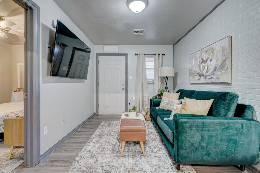 More Photos Of 1207 W Gore Blvd, Lawton Apartments For Sale