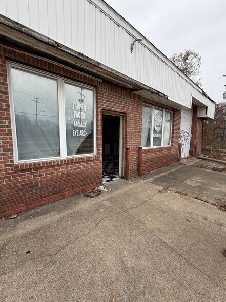 More Photos Of 3102 Martin Luther King Ave, Flint General Retail For Sale