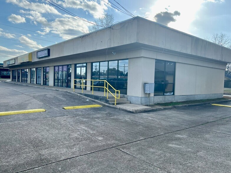 More Photos Of 8236-8240 Jewella Ave, Shreveport Storefront Retail Office For Sale