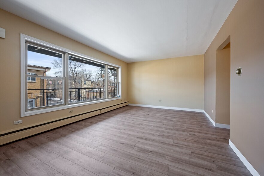 More Photos Of 7827 North Ave, River Forest Apartments For Sale