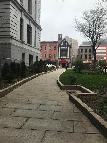 More Photos Of 18 Green St, Newark Storefront Retail Office For Lease