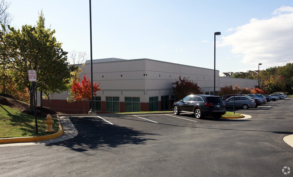 More Photos Of 7673-7795 Coppermine Dr, Manassas Light Distribution For Lease