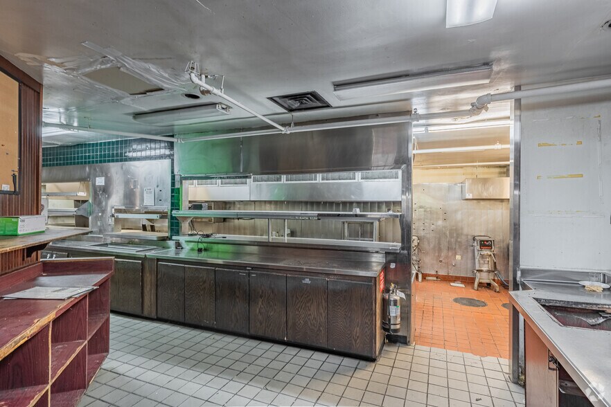 More Photos Of 515 12th St SE, Salem Freestanding For Sale