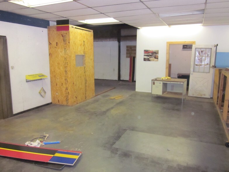 More Photos Of 15045 Maccorkle Ave, Cabin Creek Auto Repair For Sale